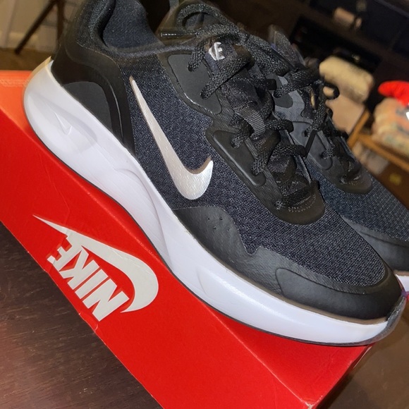 Nike shoes - Picture 2 of 8